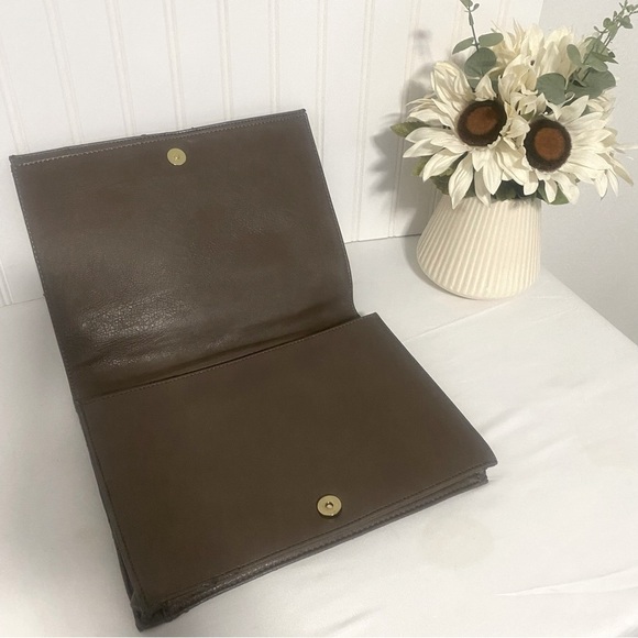New York & Co Faux Leather Large Brown Clutch, Credit Card Slots & Can Hold IPad - Picture 2 of 12
